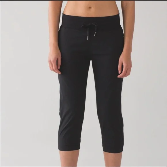 Lululemon Unlined Studio Crop Black - Picture 4 of 4